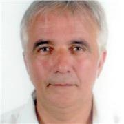 Laureato in filosofia (vecchio ordinamento) nell'ambito psico-pedagocico